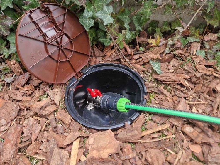 Studzienka poboru wody z zaworem 3/4" brązowa I 3 inne kolory z klapką - Anixol