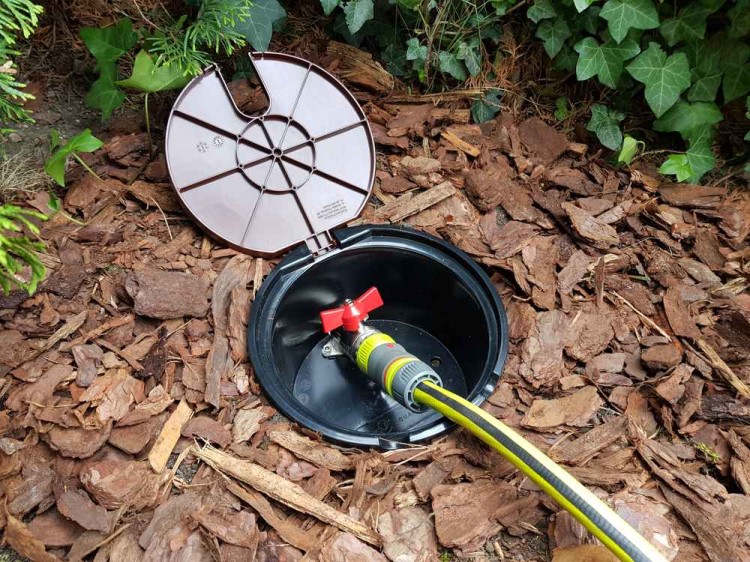 Podziemna studzienka poboru wody z zaworem 3/4" brązowa I 3 inne kolory bez klapki, szybkozłączka, kolanko - Anixol