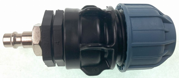 Przedmuchiwanie systemu szybkozłączką do kompresora z przelotem do rury 25 mm