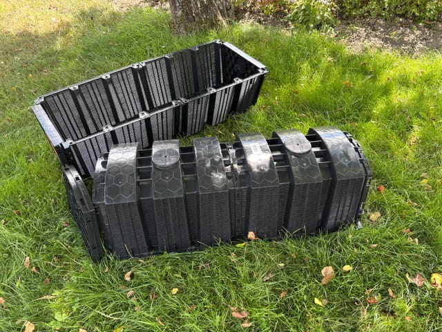 Tunel rozsączający wodę deszczową w gruncie 2.jpg