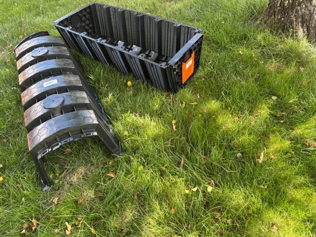 Tunel rozsączający wodę deszczową w gruncie 5.jpg