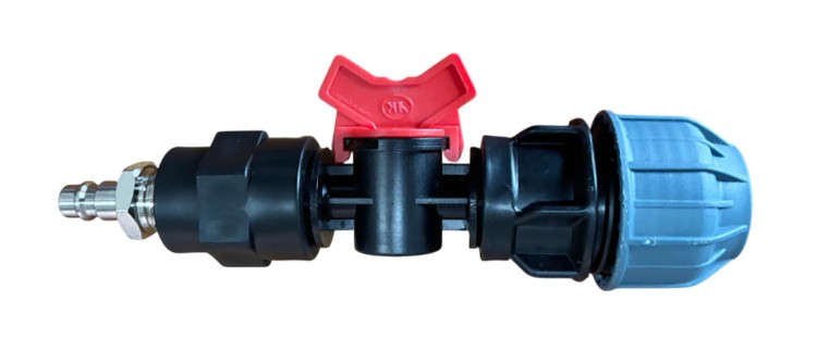 Przedmuchiwanie systemu szybkozłączką do kompresora z zaworem i przelotem do rury 2.jpg