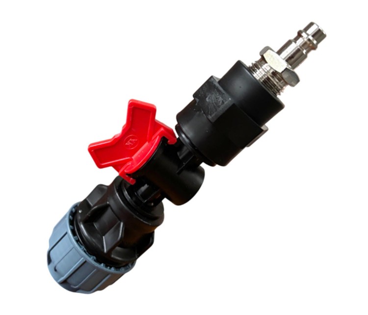 Przedmuchiwanie systemu szybkozłączką do kompresora z zaworem i przelotem do rury 3.jpg